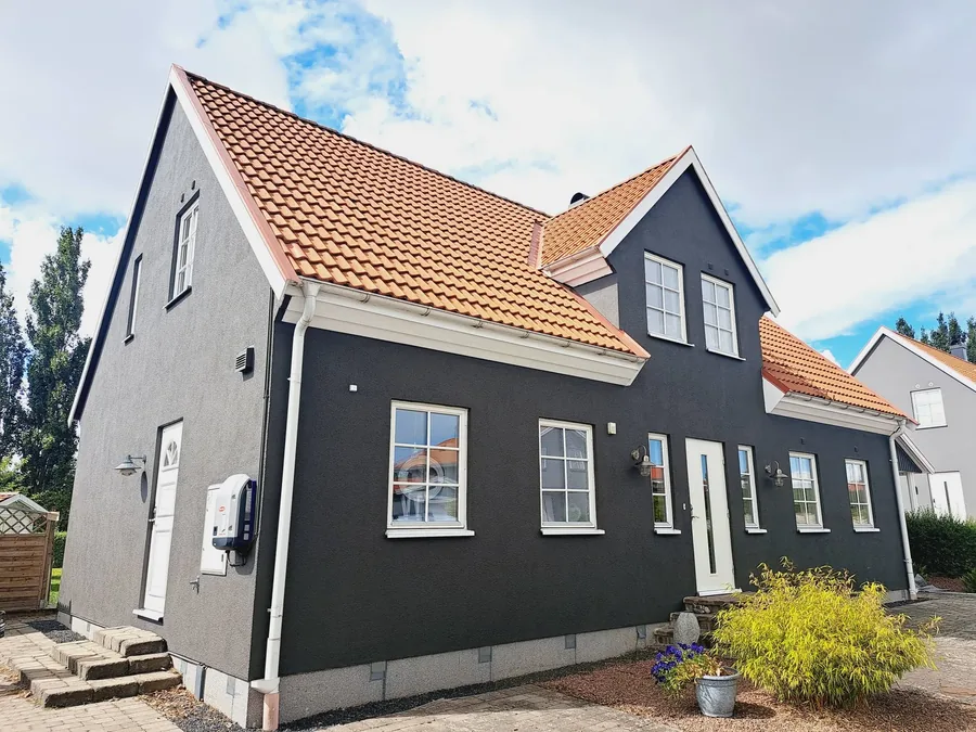 Mörka villor med ny fasad