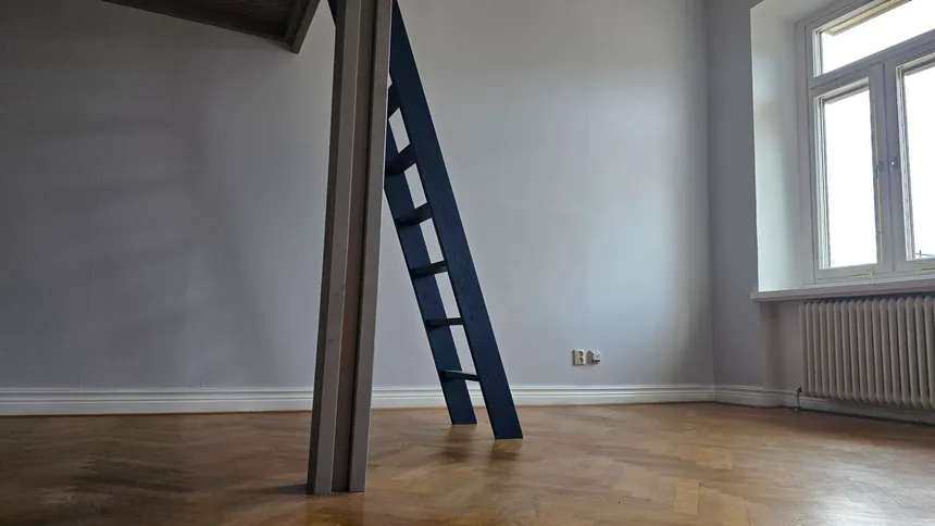 Inomhusmålning av rum med slät yta