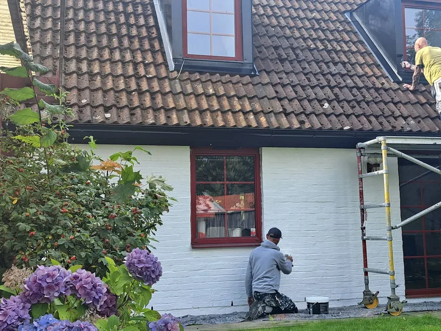 Utomhusmålning av villa i Skåne